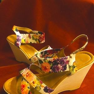 TOP MODA Floral Wedge Sandals